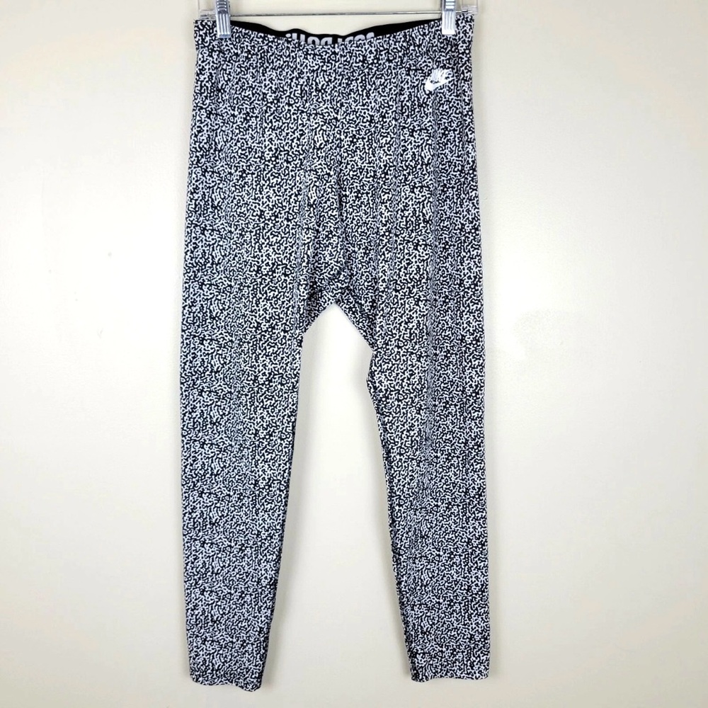 Nike woman’s leggings size Medium Speckled Black and White Legging cheetah print